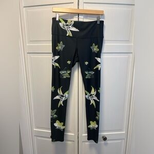 Noli Lilly Floral Leggings Size Women’s Medium Color Black,Green, And White